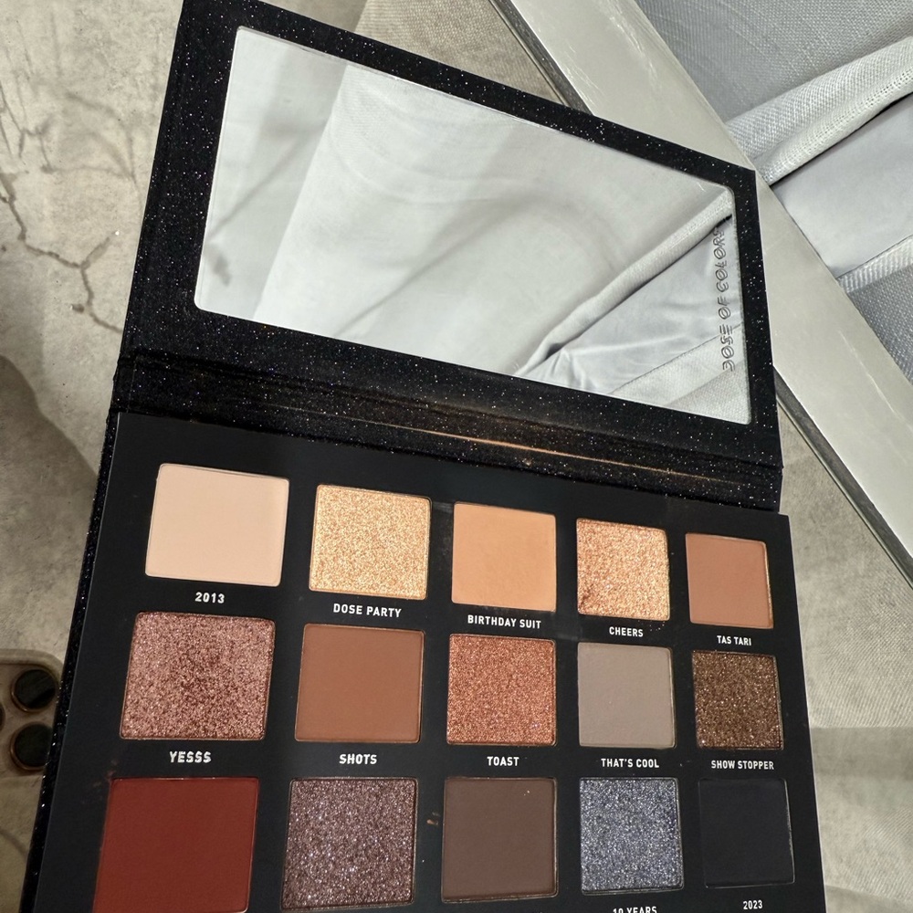 Eyeshadow Palette with Mirror - Dose of Colors